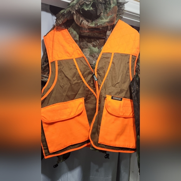 Drake size large camo coat, orange vest and full gillie - Picture 3 of 5